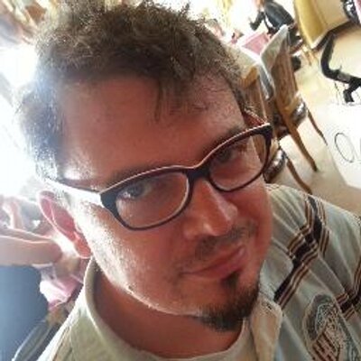 Możliwość wykonania customizowanych szkoleń, bootcampy, super instruktorzy, atmosfera - wszystko top class.